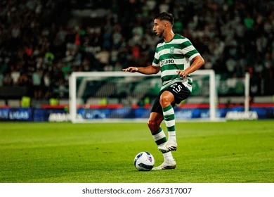 阿诺德受伤影响皇马阵容，巴尔韦德需客串右后卫，球迷呼吁调整阵型。